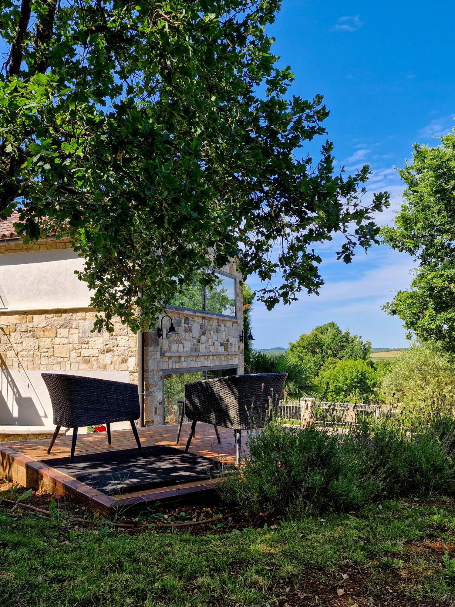 Stancija Ruseti Bed & Breakfast Oprtalj Ngoại thất bức ảnh